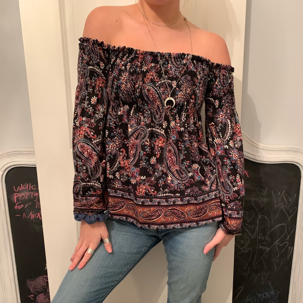 Women’s off the shoulder shirt, size small